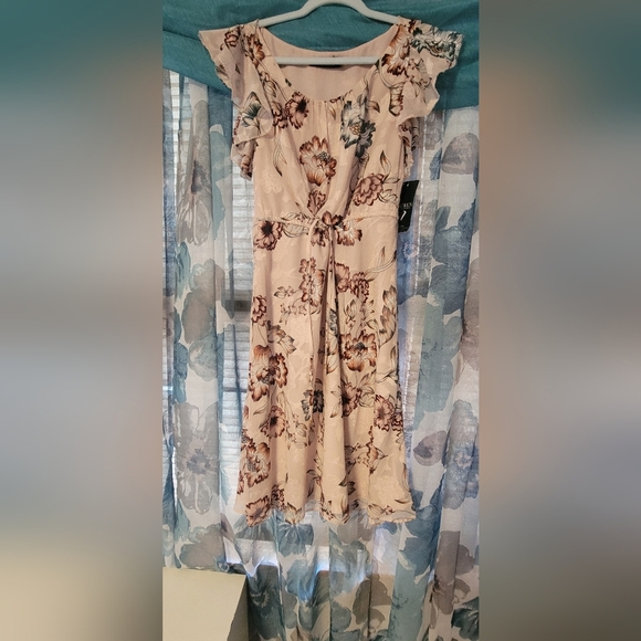 Floral Cream Dress - Picture 8 of 10